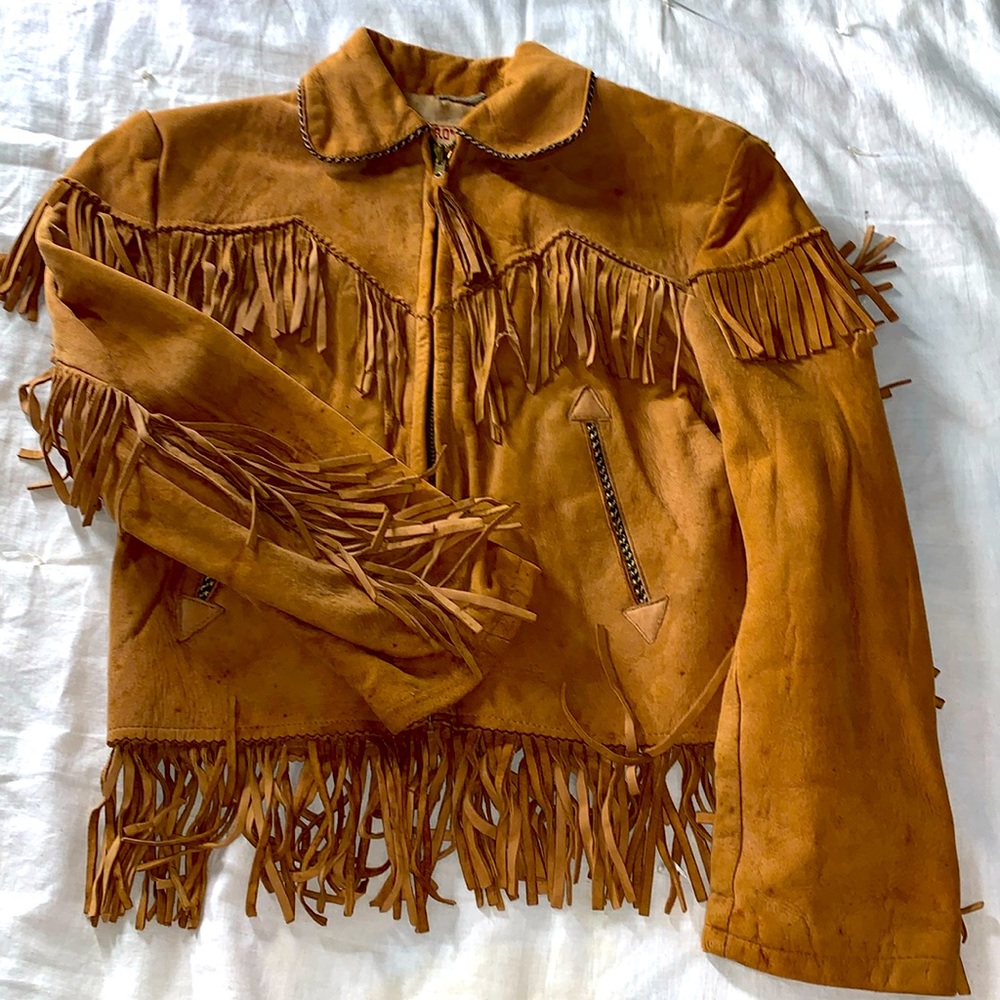 VTG suede fringedetailed cowboy/girl jacket, it has some spots on right sleeve,